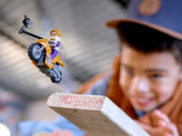 LEGO set 60309-1 Selfie Stunt Bike - Image 6