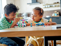 LEGO set 60314-1 Ice Cream Truck Police Chase - Image 7