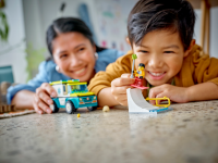 LEGO set 60403-1 Emergency Ambulance and Snowboarder - Image 7