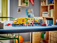 LEGO set 60440-1 Yellow Delivery Truck - Image 3