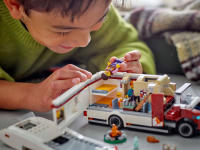 LEGO set 60454-1 Holiday Adventure Camper Van - Image 9