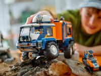 LEGO set 60471-1 Arctic Explorer Science Lab Truck - Image 7