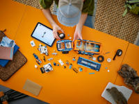 LEGO set 60471-1 Arctic Explorer Science Lab Truck - Image 9