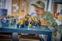 LEGO set 60494-1 Dump Truck & Front End Loader - Image 9