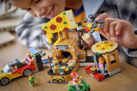 LEGO set 60496-1 Pizza Delivery Experience with Vehicles - Image 12
