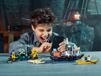 LEGO set 70419-1 Wrecked Shrimp Boat - Image 9