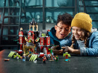 LEGO set 70425-1 Newbury Haunted High School - Image 8