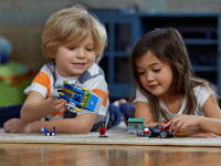 LEGO set 70821-1 Emmet and Benny's 'Build and Fix' Workshop! - Image 9