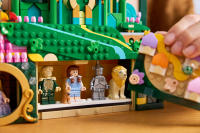 LEGO set 75685-1 Emerald City Wall Art - Image 8