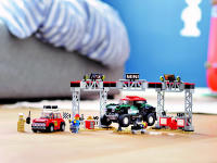 LEGO set 75894-1 1967 Mini Cooper S Rally and 2018 MINI John Cooper Works Buggy - Image 4
