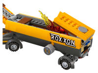 LEGO set 76067-1 Tanker Truck Takedown - Image 6