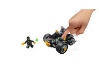 LEGO set 76110-1 Batman: The Attack of the Talons - Image 4