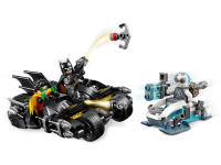 LEGO set 76118-1 Mr. Freeze Batcycle Battle - Image 3