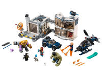 LEGO set 76131-1 Avengers Compound Battle - Image 1
