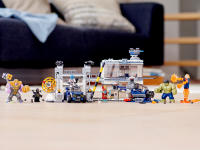 LEGO set 76131-1 Avengers Compound Battle - Image 3