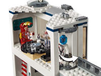 LEGO set 76131-1 Avengers Compound Battle - Image 11