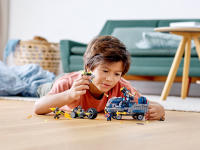 LEGO set 76143-1 Avengers Truck Take-down - Image 10