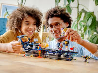 LEGO set 76153-1 Avengers Helicarrier - Image 12
