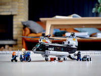 LEGO set 76162-1 Black Widow's Helicopter Chase - Image 4