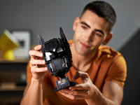 LEGO set 76182-1 Batman Cowl - Image 7