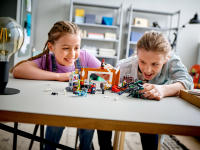 LEGO set 76185-1 Spider-Man at the Sanctum Workshop - Image 5