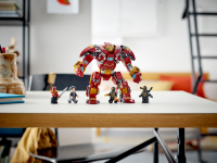 LEGO set 76247-1 The Hulkbuster: The Battle of Wakanda - Image 7