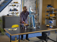 LEGO set 76269-1 Avengers Tower - Image 3