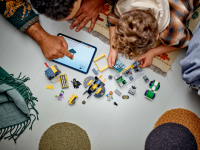 LEGO set 76272-1 The Batcave with Batman, Batgirl and The Joker - Image 9