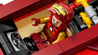 LEGO set 76310-1 Iron Man Car & Black Panther vs. Red Hulk - Image 5