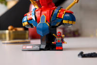 LEGO set 76326-1 Iron Spider-Man Bust - Image 6