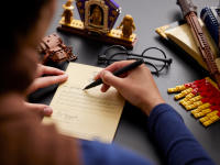 LEGO set 76391-1 Hogwarts Icons Collectors' Edition - Image 5
