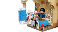LEGO set 76398-1 Hogwarts Hospital Wing - Image 4