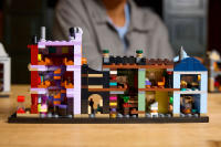 LEGO set 76444-1 Diagon Alley Wizarding Shops - Image 3