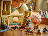 LEGO set 76447-1 Hogwarts Castle: Flying Lessons - Image 10