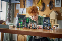 LEGO set 76471-1 Knockturn Alley Wizarding Shops - Image 3