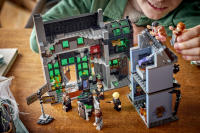 LEGO set 76471-1 Knockturn Alley Wizarding Shops - Image 4