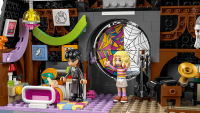 LEGO set 76781-1 Wednesday & Enid's Dorm Room - Image 11