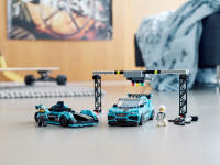 LEGO set 76898-1 Formula E Panasonic Jaguar Racing GEN2 car & Jaguar I-PACE eTROPHY - Image 8