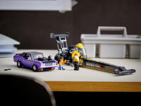LEGO set 76904-1 Mopar Dodge//SRT Top Fuel Dragster and 1970 Dodge Challenger T/A - Image 4
