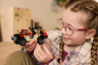 LEGO set 76972-1 Raptor Off-Road Escape - Image 7