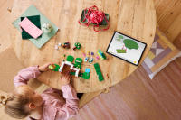 LEGO set 77055-1 Able Sisters' Clothing Shop - Image 4