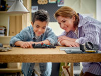 LEGO set 77244-1 Mercedes-AMG F1 W15 Race Car - Image 8