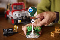 LEGO set 77984-1 Jurassic Park Jeep Wrangler - Image 17